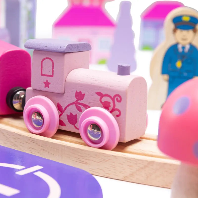 Bigjigs traukinukų trasa „Fėjų miestas“ (75 el.) – kūrybinis žaislas vaikams